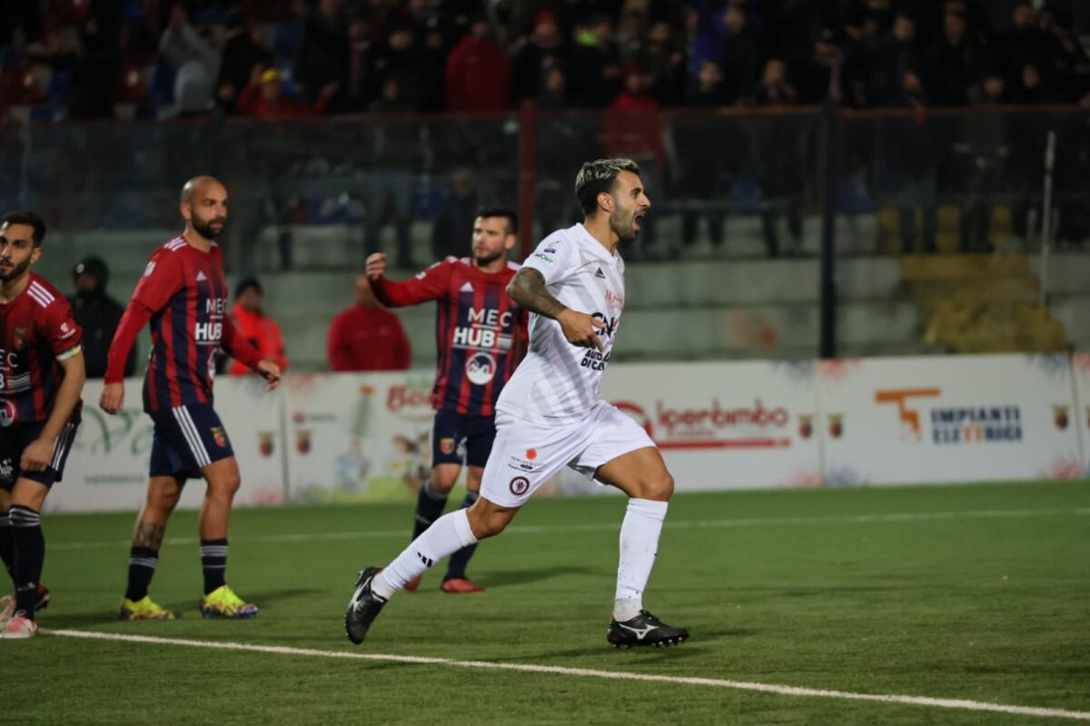 Così non va, al Foggia serve una svolta immediata - Immagine in evidenza: uno scatto di Casertana-Foggia (Serie C - girone C 2023/24) - crediti: foto di Federico Antonellis/Calcio Foggia 1920