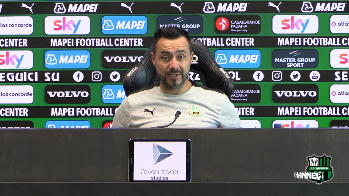 La strategia di De Zerbi: "A Brighton c'è il metodo Foggia" - Immagine in evidenza: mister Roberto De Zerbi ai tempi del Sassuolo - crediti foto: canale ufficiale YouTube U.S. Sassuolo Calcio (frame da video)
