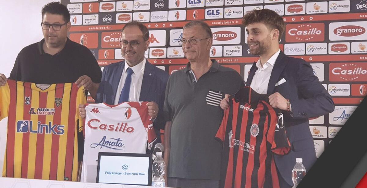 Foggia, E. Canonico: "Mercato? Cercare profili giusti. Altre zavorre…" - Immagine in evidenza: il vicepresidente del Foggia, Emanuele Canonico (l'ultimo a destra) - crediti foto: sito ufficiale Calcio Foggia 1920