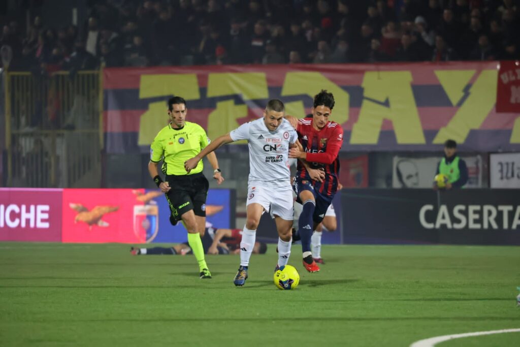 Immagine in evidenza: uno scatto di Casertana-Foggia (Serie C - girone C 2023/24) - crediti: foto di Federico Antonellis/Calcio Foggia 1920