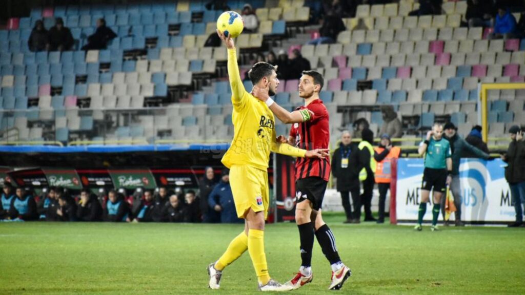 Immagine in evidenza: uno scatto di Foggia-Taranto (Serie C - girone C 2022/23) - crediti: foto di Luigia Spinelli (RIPRODUZIONE VIETATA)