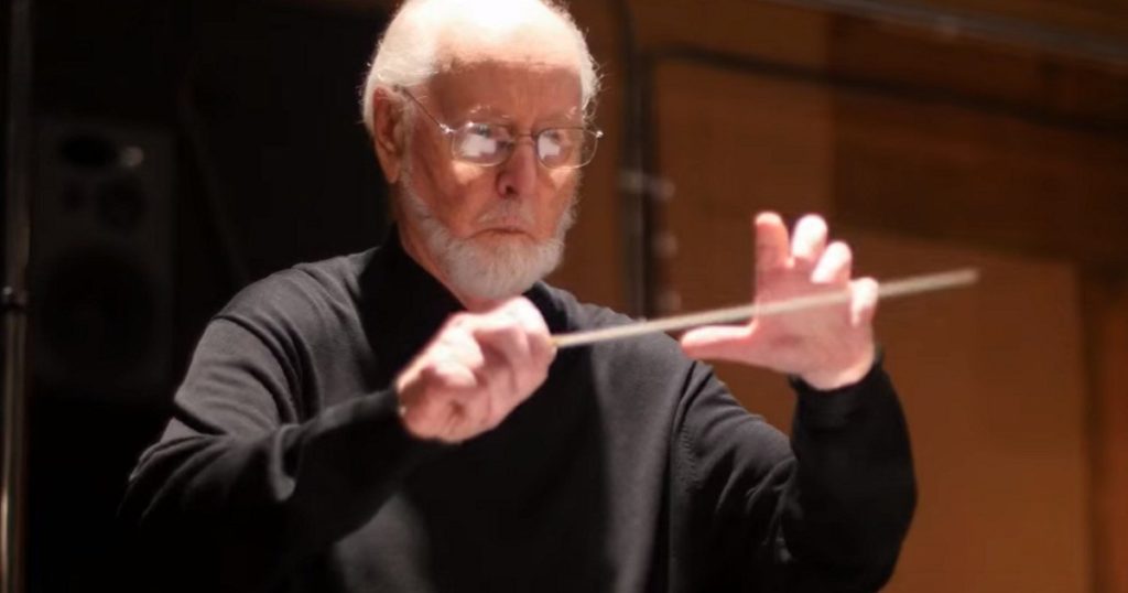 Il maestro John Williams all'opera.