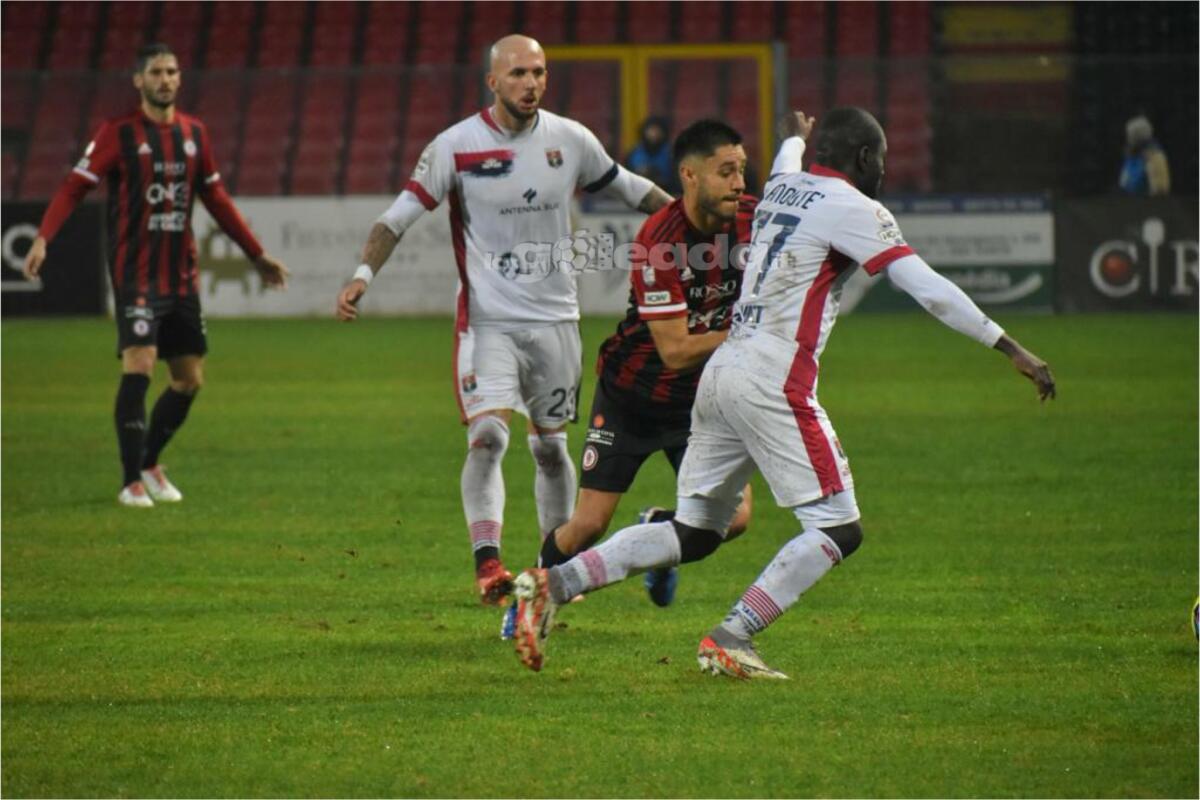 Foggia-Taranto, la cronaca testuale della gara LIVE - Immagine in evidenza: uno scatto di Foggia-Taranto (Serie C - girone C 2023/24) - crediti: foto di Luigia Spinelli (RIPRODUZIONE VIETATA)