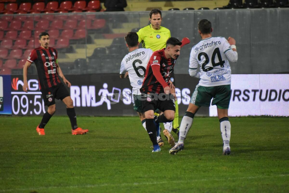 Le pagelle di Foggia-Avellino: Millico e Tonin attivi, Embalo ingenuo - Immagine in evidenza: uno scatto di Foggia-Avellino (Serie C - girone C 2023/24) – crediti: foto di Luigia Spinelli (RIPRODUZIONE VIETATA)
