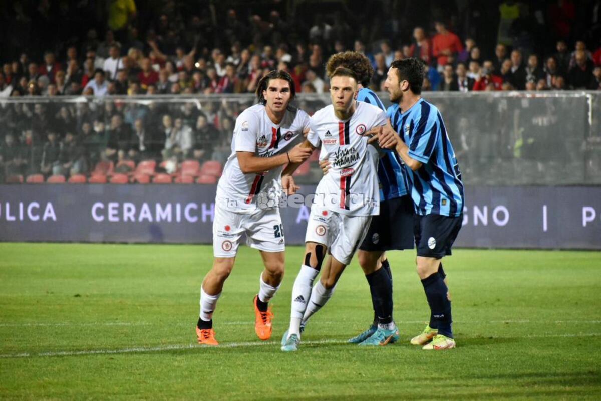 Lecco scatenato, 8 arrivi (3 dal Foggia) - Immagine in evidenza: uno scatto di Foggia-Lecco (andata finale playoff Serie C 2022/23) - crediti: foto di Luigia Spinelli (RIPRODUZIONE VIETATA)