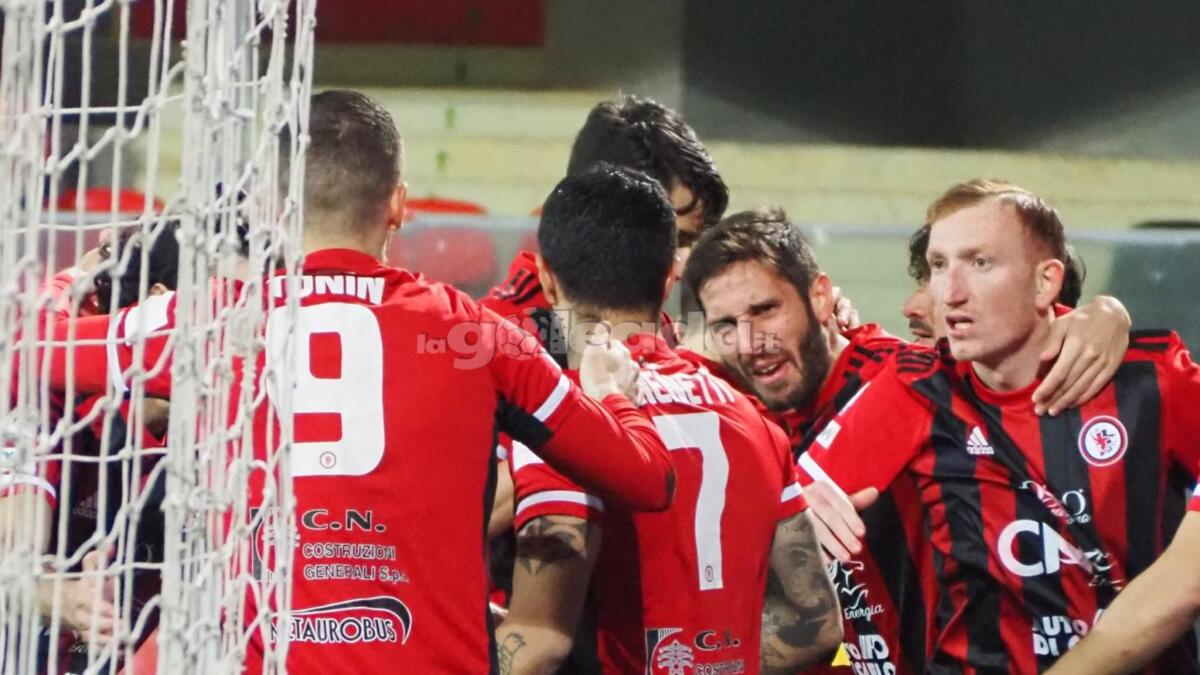 Foggia, è vera e propria rivoluzione. Per l'attacco... - Immagine in evidenza: uno scatto di Foggia-Avellino (Serie C - girone C 2023/24) – crediti: foto di Luigia Spinelli (RIPRODUZIONE VIETATA)