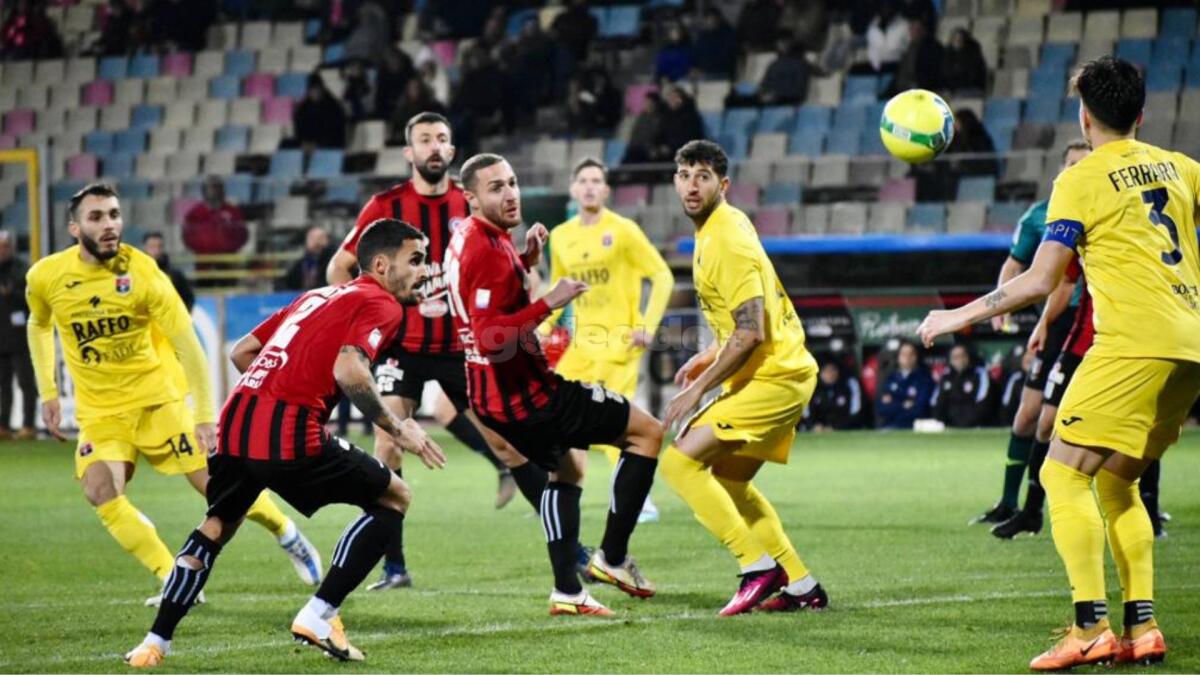 Dove vedere Foggia-Taranto, ecco il canale - Immagine in evidenza: uno scatto di Foggia-Taranto (Serie C - girone C 2022/23) - crediti: foto di Luigia Spinelli (RIPRODUZIONE VIETATA)