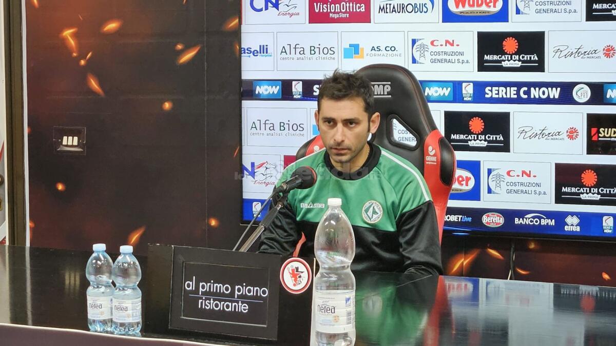 Avellino, Pazienza: "Vittoria meritata. Foggia? In estate..." - Immagine in evidenza: mister Michele Pazienza - crediti: foto di Mario Mescia/lagoleada.it (RIPRODUZIONE VIETATA)
