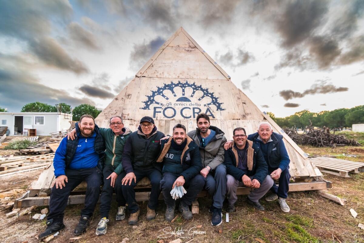Riti del fuoco. Spettacolo "La Foc'ra di San Ciro" a Grottaglie - amici della fo'cra