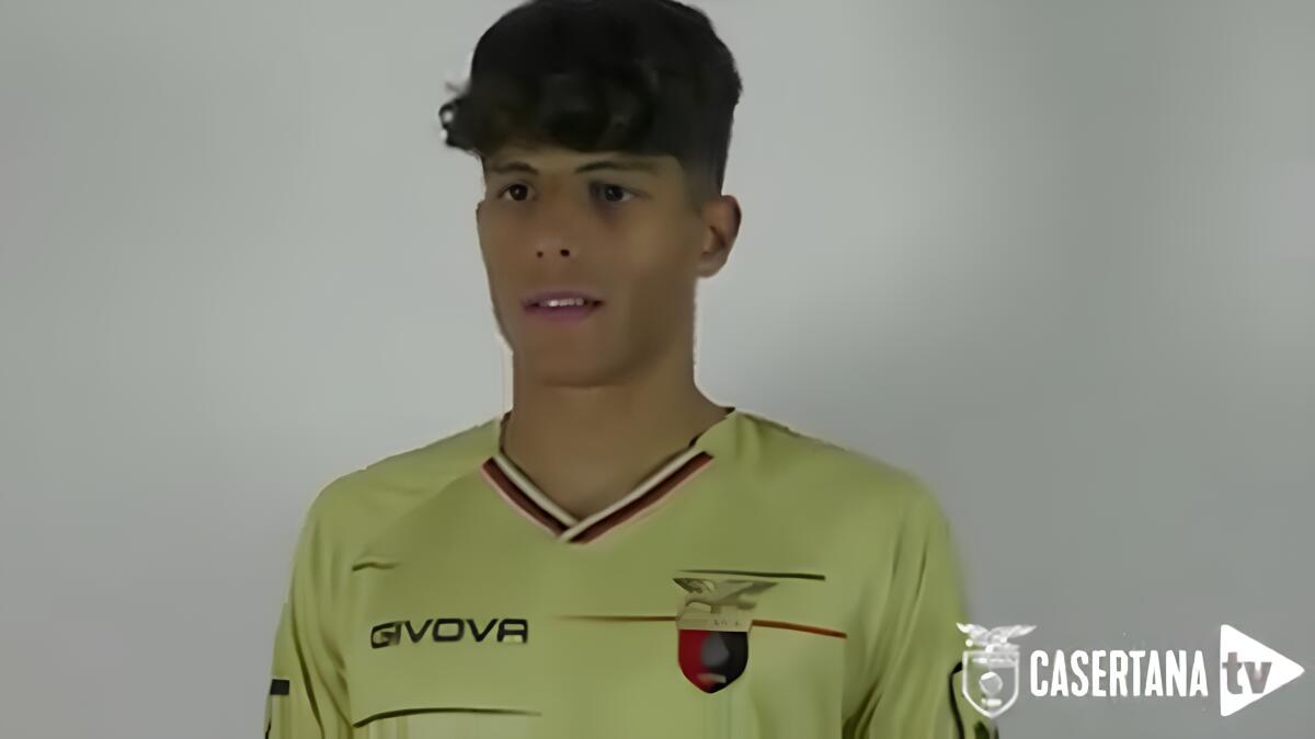C'è anche il Foggia su Ciriello? Ecco il suo profilo - Immagine in evidenza: il difensore Vincenzo Ciriello con la maglia della Casertana nel 2020 - crediti foto: pagina ufficiale Facebook Casertana F.C. (frame da video)