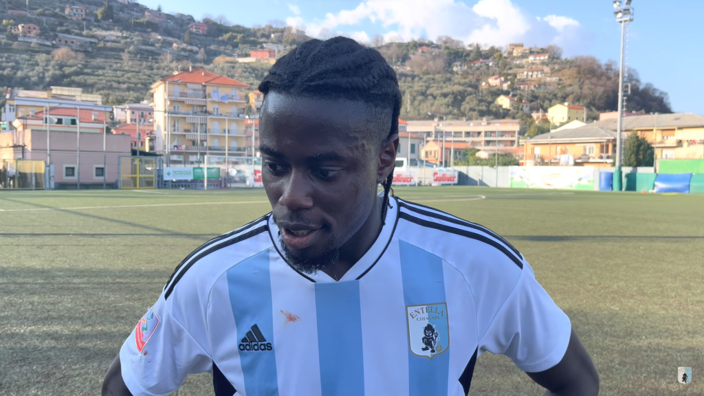 Immagine in evidenza: Joshua Tenkorang - crediti foto: canale ufficiale YouTube Entellatube (frame da video)