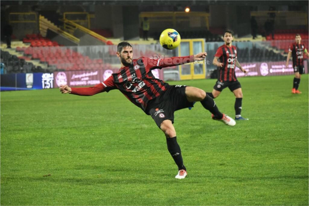 Immagine in evidenza: uno scatto di Foggia-Taranto (Serie C - girone C 2023/24) - crediti: foto di Luigia Spinelli (RIPRODUZIONE VIETATA)