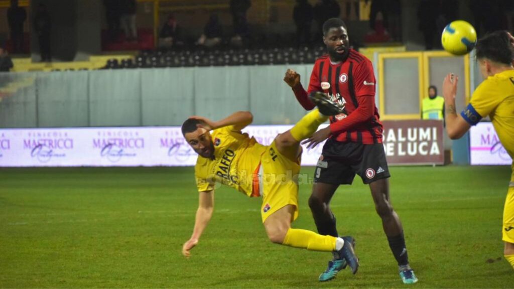Immagine in evidenza: uno scatto della sfida di Serie C - girone C 2022/23 tra le due squadre - crediti: foto di Luigia Spinelli (RIPRODUZIONE VIETATA)