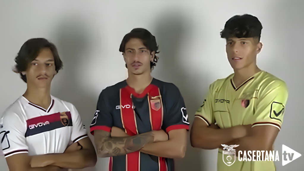 Immagine in evidenza: il difensore Vincenzo Ciriello (a destra) con la maglia della Casertana nel 2020 - crediti foto: pagina ufficiale Facebook Casertana F.C. (frame da video)