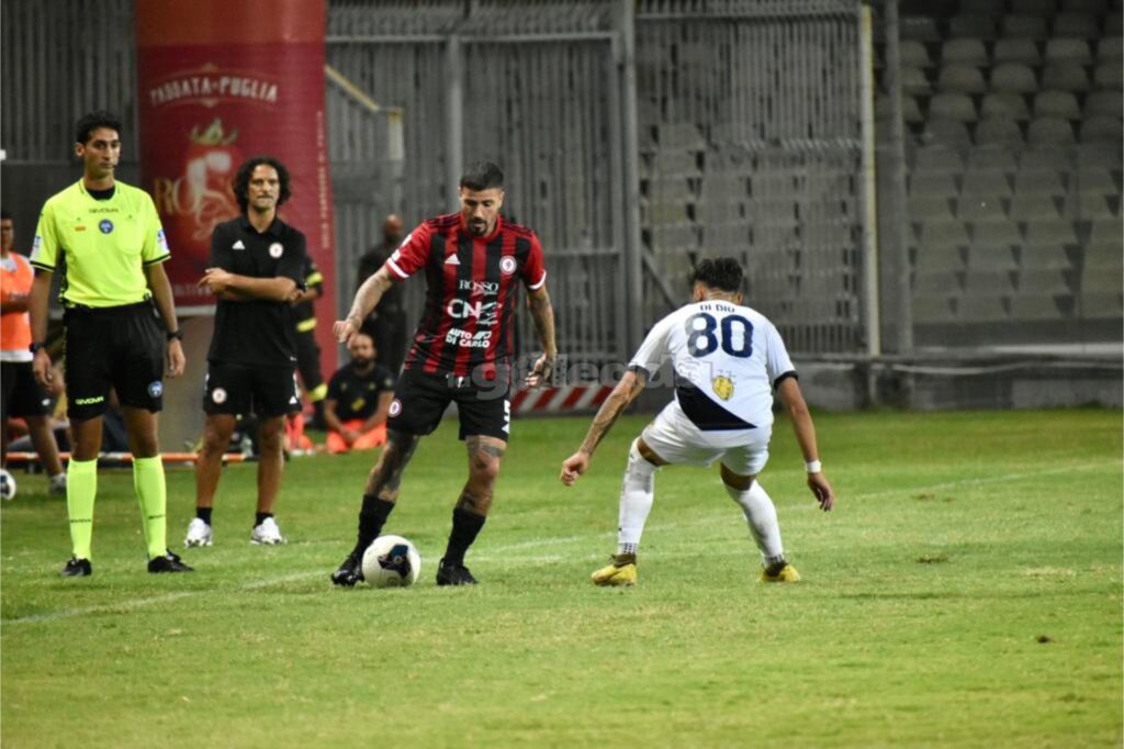 Immagine in evidenza: uno scatto di Foggia-Giugliano (Serie C - girone C 2023/24) - crediti: foto di Luigia Spinelli (RIPRODUZIONE VIETATA)