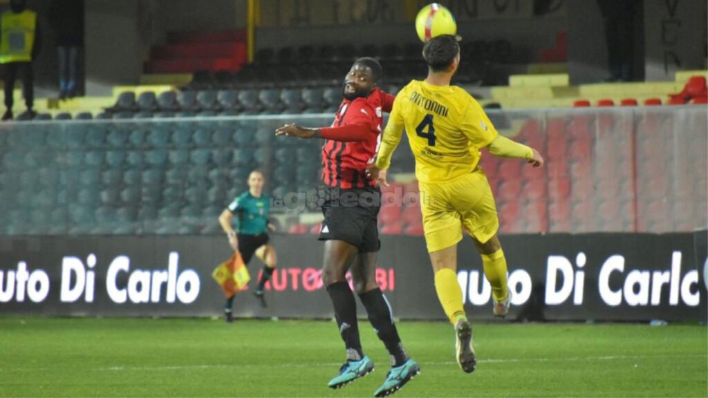 Immagine in evidenza: uno scatto di Foggia-Taranto (Serie C - girone C 2022/23) - crediti: foto di Luigia Spinelli (RIPRODUZIONE VIETATA)