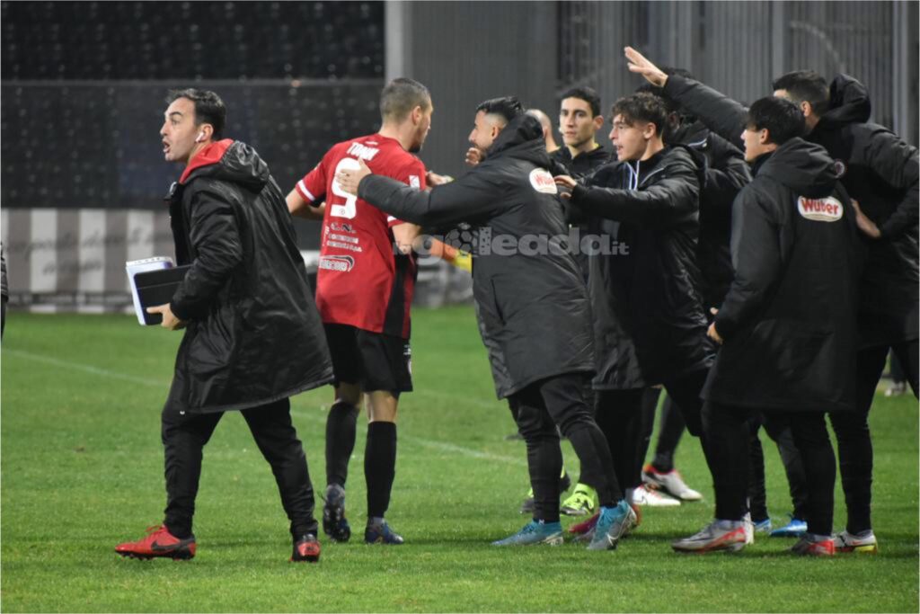 Immagine in evidenza: uno scatto di Foggia-Taranto (Serie C - girone C 2023/24) - crediti: foto di Luigia Spinelli (RIPRODUZIONE VIETATA)