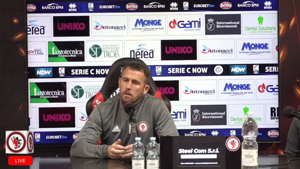 Immagine in evidenza: mister Tommaso Coletti - crediti foto: pagina ufficiale Facebook Calcio Foggia 1920 (frame da video)