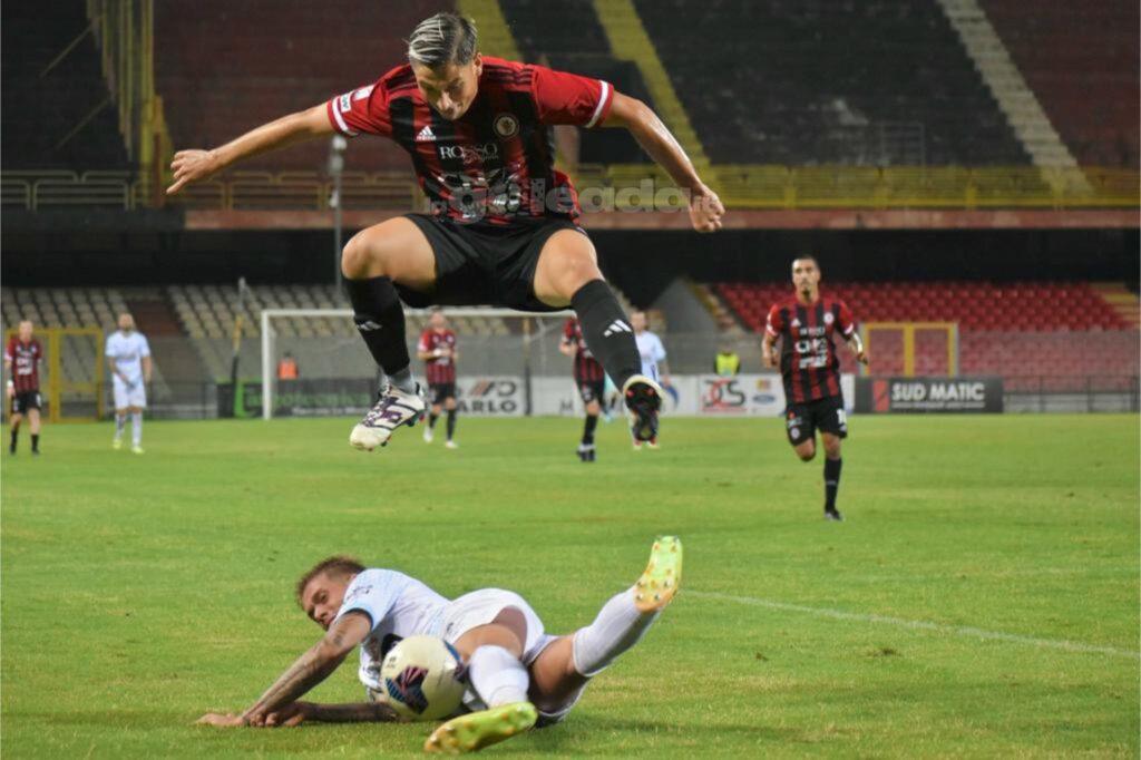 Immagine in evidenza: uno scatto di Foggia-Virtus Francavilla (Serie C - girone C 2023/24) - crediti: foto di Luigia Spinelli (RIPRODUZIONE VIETATA)