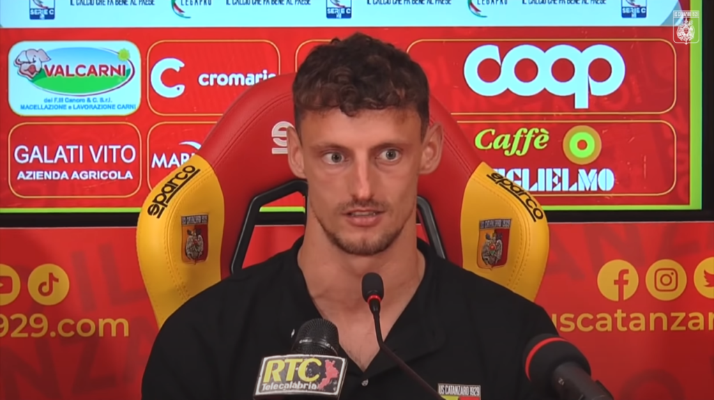 Gabriele Rolando, frame dalla presentazione youtube al Catanzaro. Crediti: Unione Sportiva Catanzaro 1929
