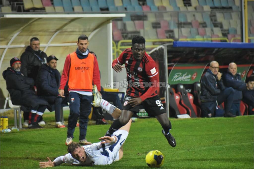 Immagine in evidenza: uno scatto di Foggia-Taranto (Serie C - girone C 2023/24) - crediti: foto di Luigia Spinelli (RIPRODUZIONE VIETATA)