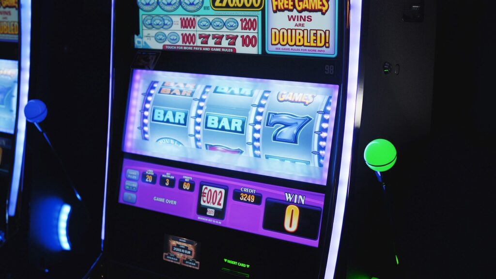 Slot machine, crediti: Foto di Aidan Howe da Pixabay