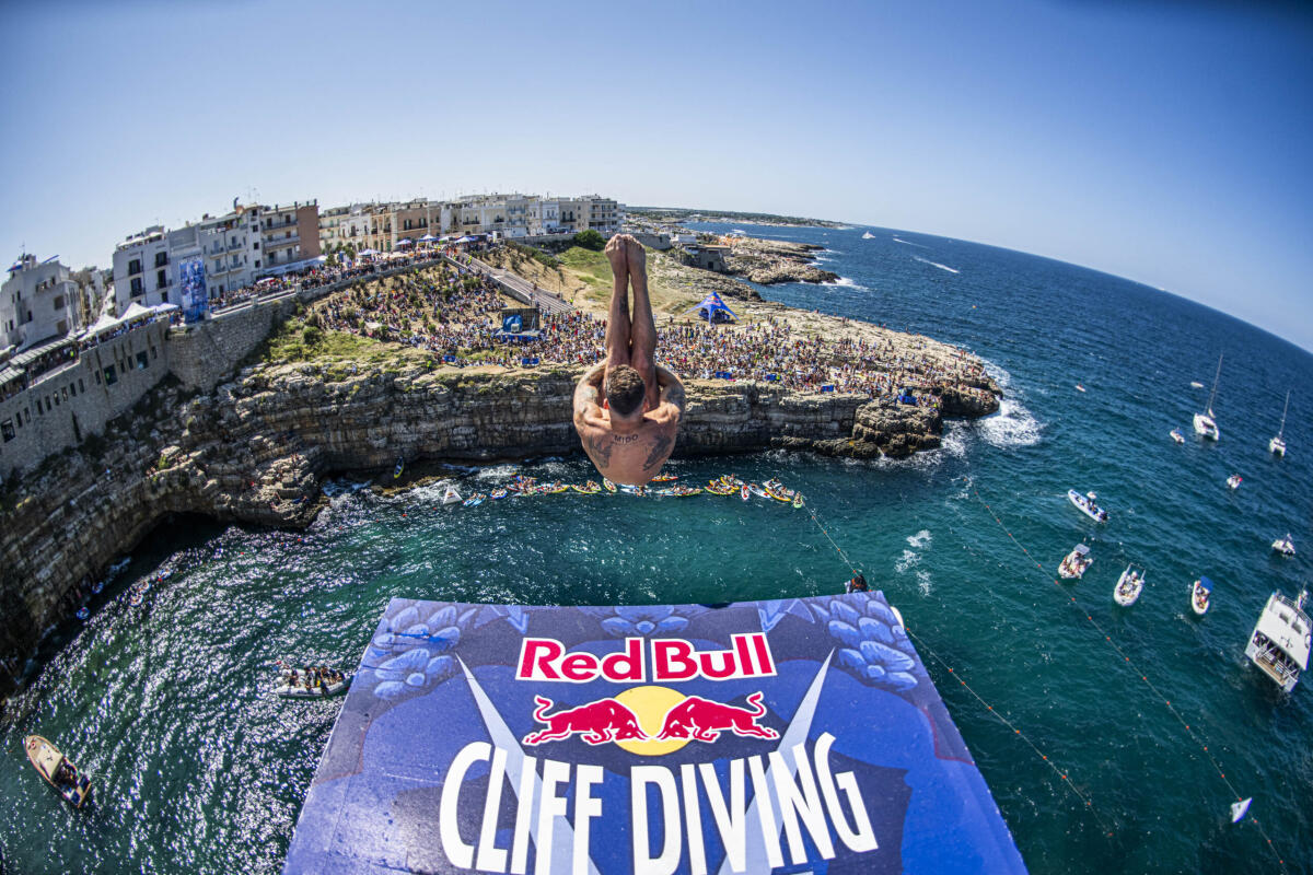 Riconfermata la tappa italiana della Red Bull Cliff diving world series a Polignano a Mare - Alessandro De Rose of Italy dives from the 27.5 metre platform during the final competition day of the third stop of the Red Bull Cliff Diving World Series in Polignano a Mare, Italy on July 2, 2023.