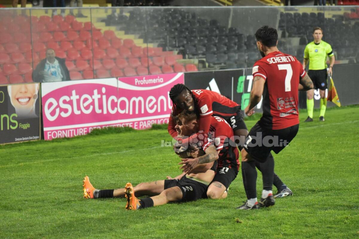 È la notte di San Silvestro: il Foggia riacciuffa e supera il Crotone - Immagine in evidenza: uno scatto di Foggia-Crotone (Serie C - girone C 2023/24) - crediti: foto di Luigia Spinelli (RIPRODUZIONE VIETATA)