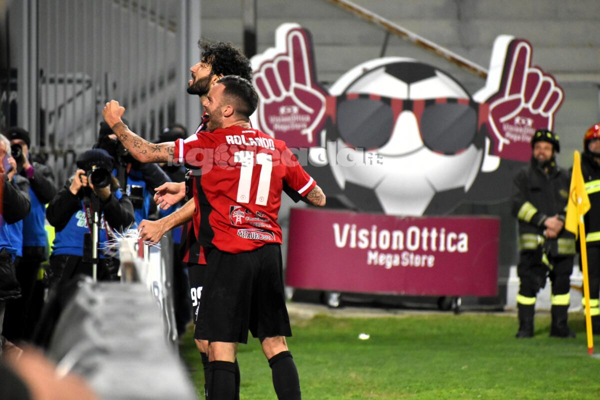 Dove vedere Brindisi-Foggia? Ecco il canale - L'esultanza di Santaniello durante Foggia-Monopoli. Foto di Luigia Spinelli per lagoleada.it - RIPRODUZIONE VIETATA