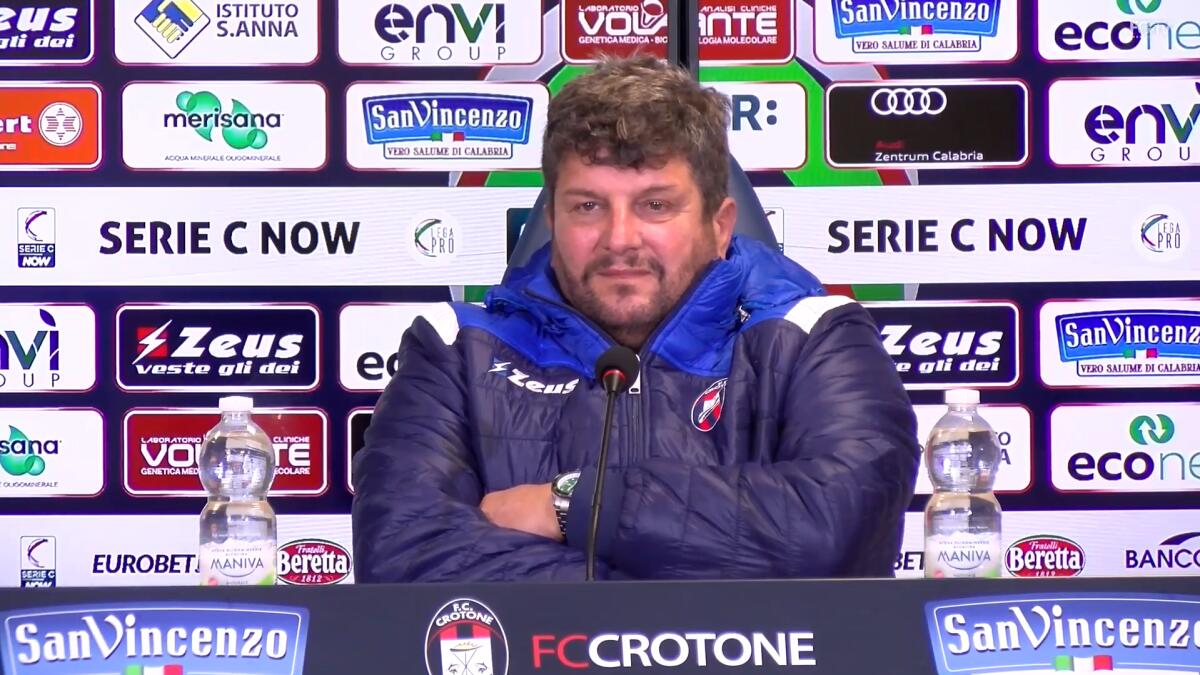 Crotone, Baldini: "Foggia? Abbiamo visto tante partite. Cudini..." - Immagine in evidenza: mister Silvio Baldini - crediti foto: canale ufficiale YouTube FCTV (frame da video)