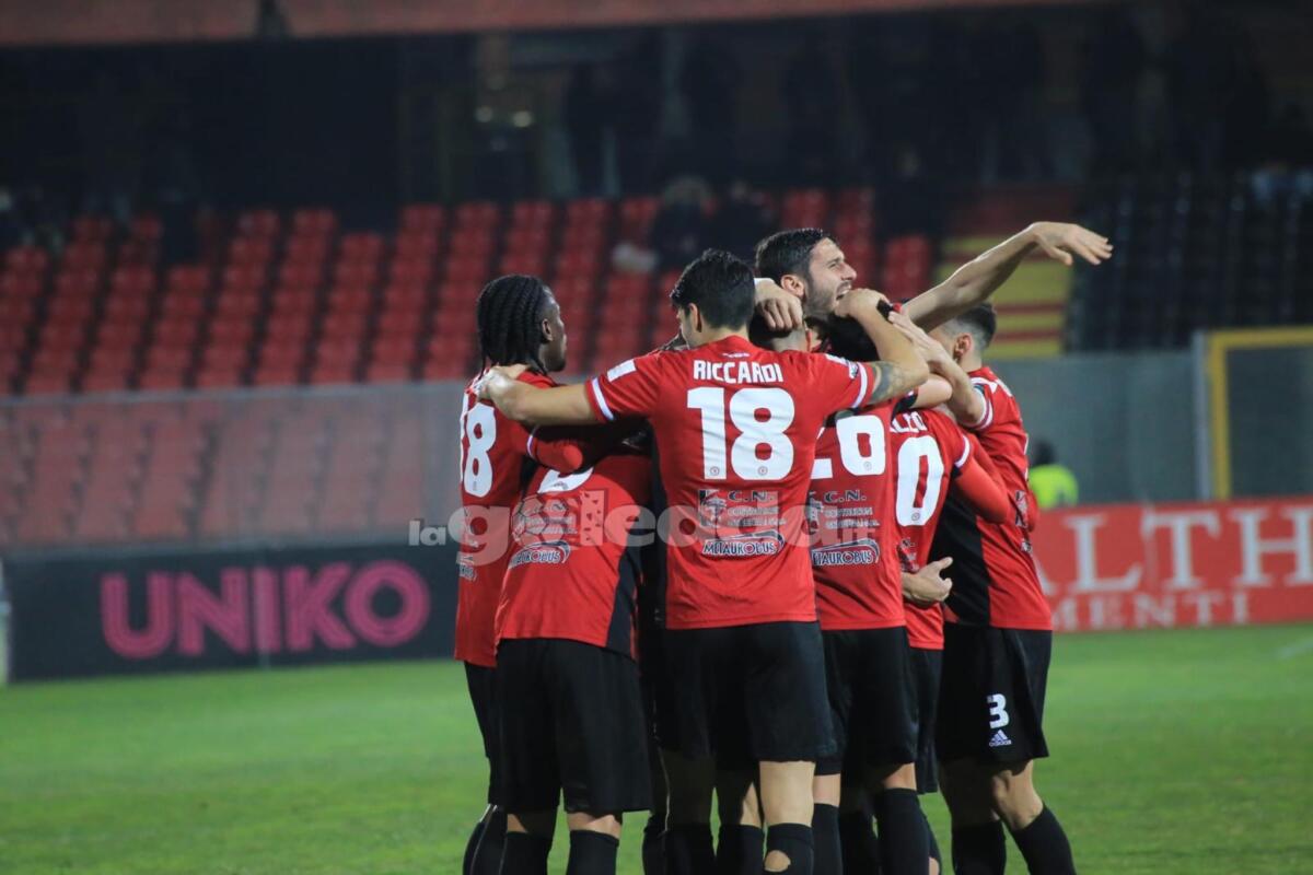 Il Foggia c'è ma il muro Catania resiste: pari allo Zac - Immagine in evidenza: uno scatto di Foggia-Catania (Serie C - girone C 2023/24) - crediti: foto su gentile concessione di Monica Carbosiero per lagoleada.it
