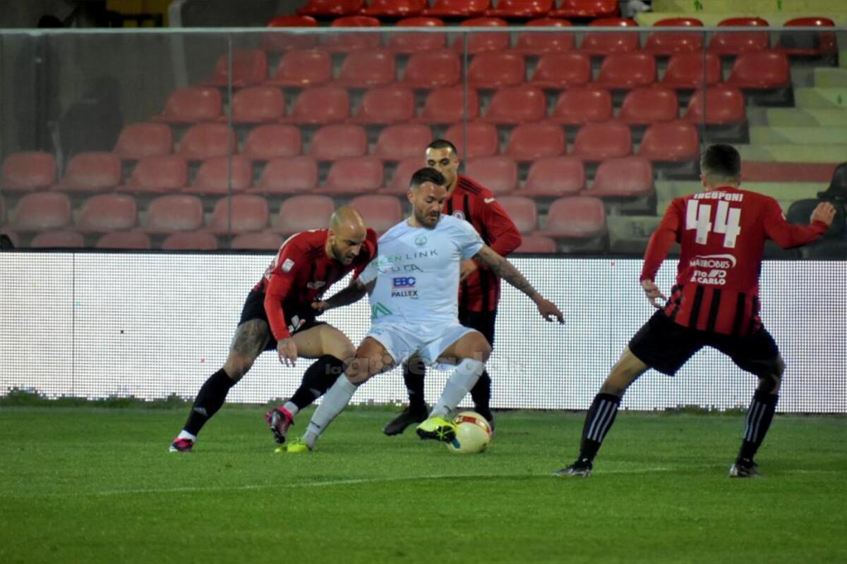 Foggia-Monopoli, le info sui biglietti ospiti: vendita vietata a… - Immagine in evidenza: uno scatto di Foggia-Monopoli (Serie C - girone C 22/23) - crediti: foto di Luigia Spinelli (RIPRODUZIONE RISERVATA)