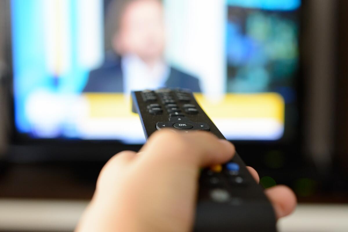Poker in televisione, storia di un successo - tv-remote-control-tv-channels-control-modern-watching-home-hand-holds-input-device-peripheral-gadget-communication-device-finger-automotive-design-nail-office-equipment-audio-equipment-wrist-electronic-instrument-