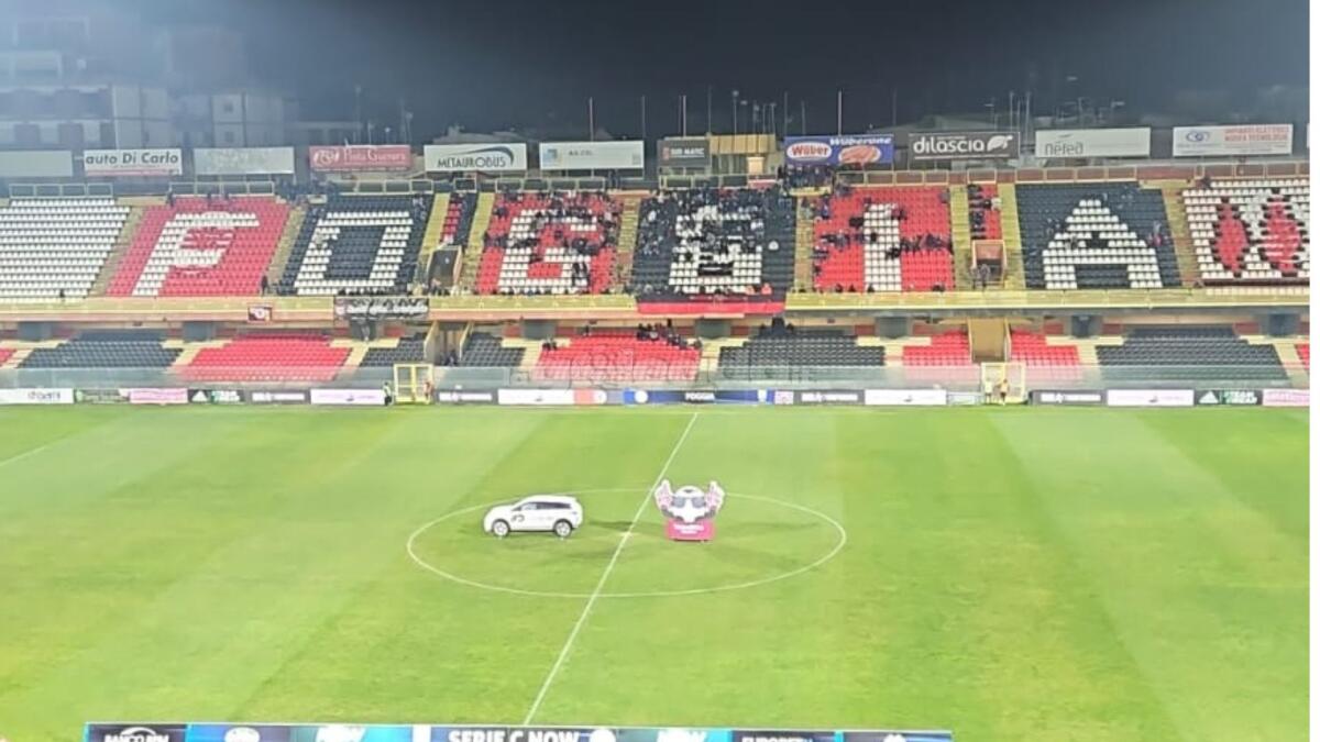 Foggia, tra i tifosi serpeggia il malcontento: c'è rabbia e delusione - Immagine in evidenza: lo stadio "Pino Zaccheria" di Foggia - crediti: foto di Mario Mescia/lagoleada.it (RIPRODUZIONE VIETATA)