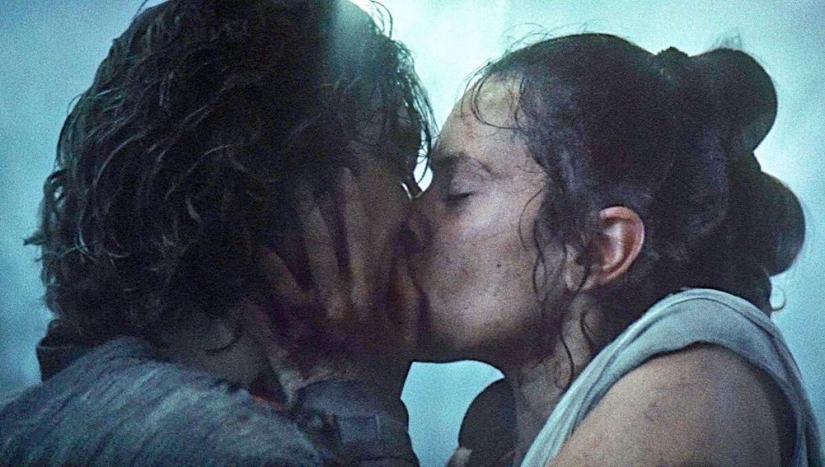 Daisy Ridley ha svelato cosa ne pensa del bacio tra Rey e Ben Solo in Episodio IX - Il bacio tra Rey e Ben nel finale di Episodio IX