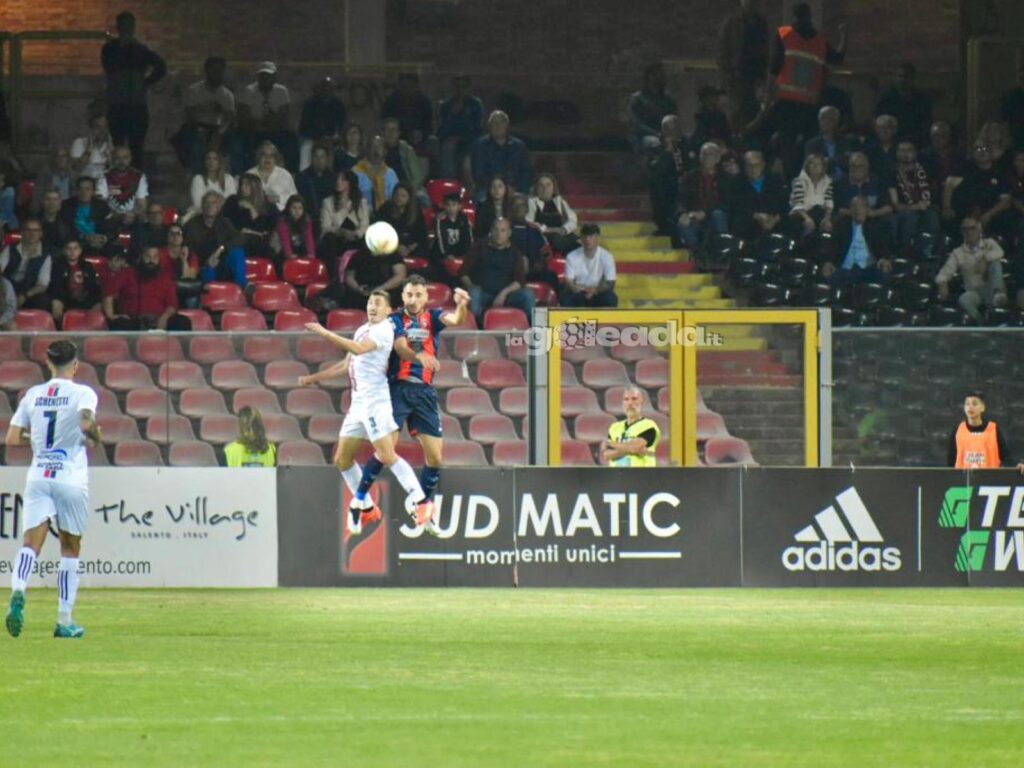 Immagine in evidenza: uno scatto di Foggia-Crotone (playoff Serie C 2022/23) - crediti: foto di Luigia Spinelli (RIPRODUZIONE VIETATA)