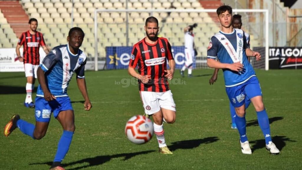 Immagine in evidenza: uno scatto di Foggia-Brindisi (Serie D - girone H 2019/20) - crediti: foto di Luigia Spinelli (RIPRODUZIONE VIETATA)