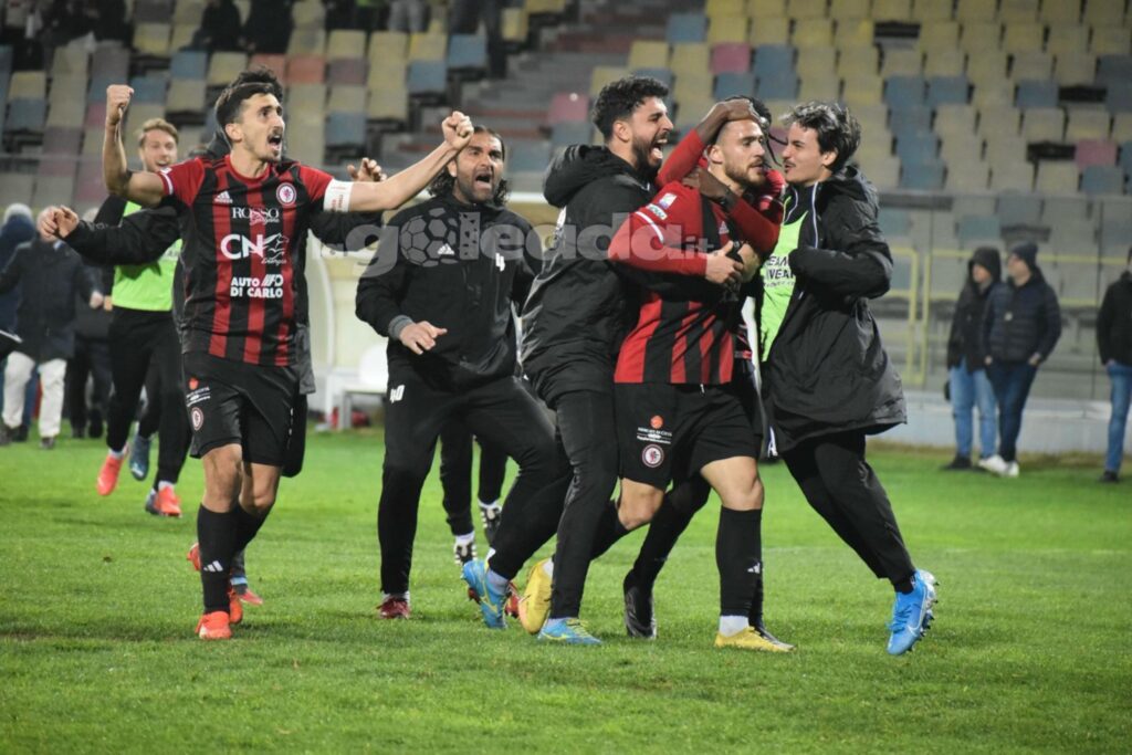 L'esultanza di Gagliano dopo la rete del 3-2 in Foggia-Monopoli. Foto di Luigia Spinelli per lagoleada.it - RIPRODUZIONE VIETATA