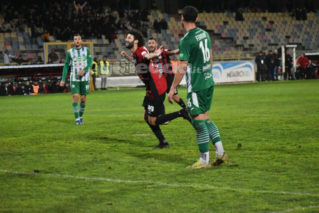 Santaniello esulta dopo la rete del 2-1 in Foggia-Monopoli, foto di Luigia Spinelli per lagoleada.it - RIPRODUZIONE VIETATA