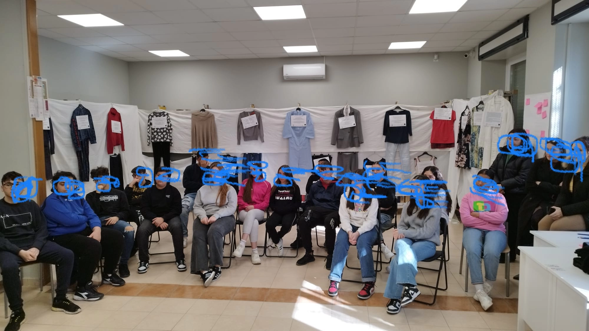 “What were you wearing?”: dall’Arkansas a Carapelle la mostra contro la violenza di genere