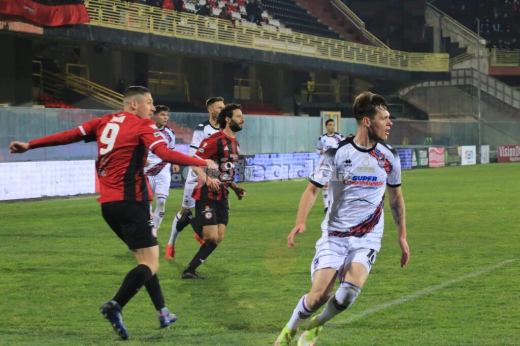 Immagine in evidenza: uno scatto di Foggia-Catania (Serie C - girone C 2023/24) - crediti: foto su gentile concessione di Monica Carbosiero per lagoleada.it