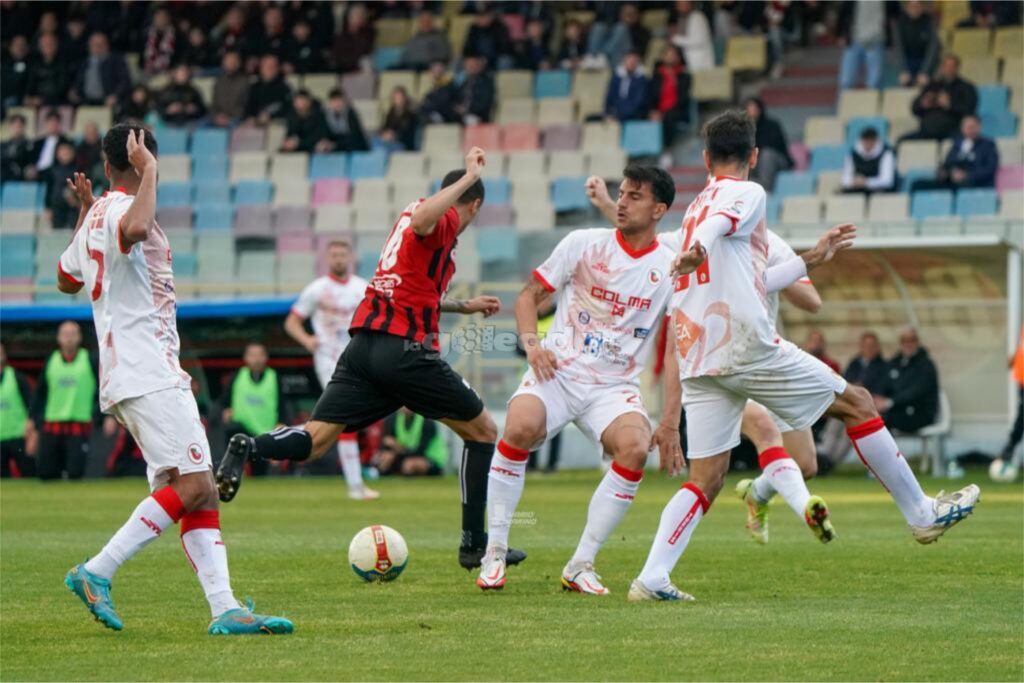 Immagine in evidenza: uno scatto di Foggia-Turris (Serie C - girone C 22/23) - crediti: foto di Mario Marino (RIPRODUZIONE RISERVATA)