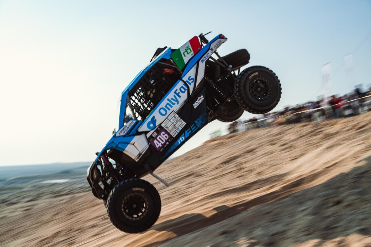 Rebecca Busi prima italiana all'Abu Dhabi Desert Challenge - 