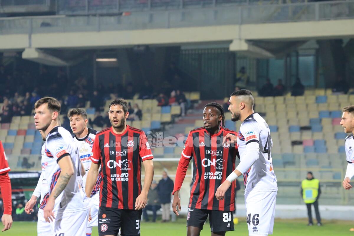 Foggia, oggi la rifinitura. Scelte da decifrare dietro - Immagine in evidenza: uno scatto di Foggia-Catania (Serie C - girone C 2023/24) - crediti: foto su gentile concessione di Monica Carbosiero per lagoleada.it