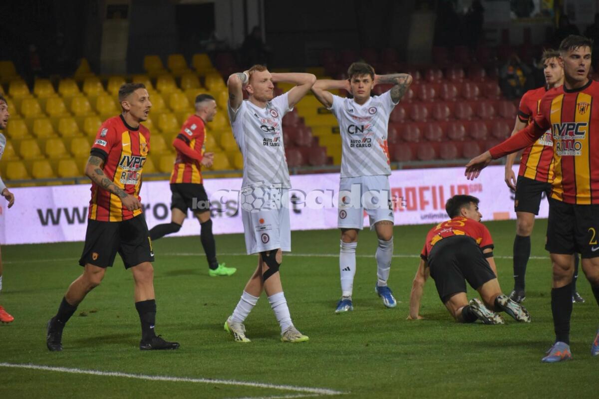 Lanini punisce il Foggia: rossoneri KO al Vigorito - Immagine in evidenza: uno scatto di Benevento-Foggia (Serie C - girone C 2023/24) - crediti: foto di Luigia Spinelli (RIPRODUZIONE VIETATA)