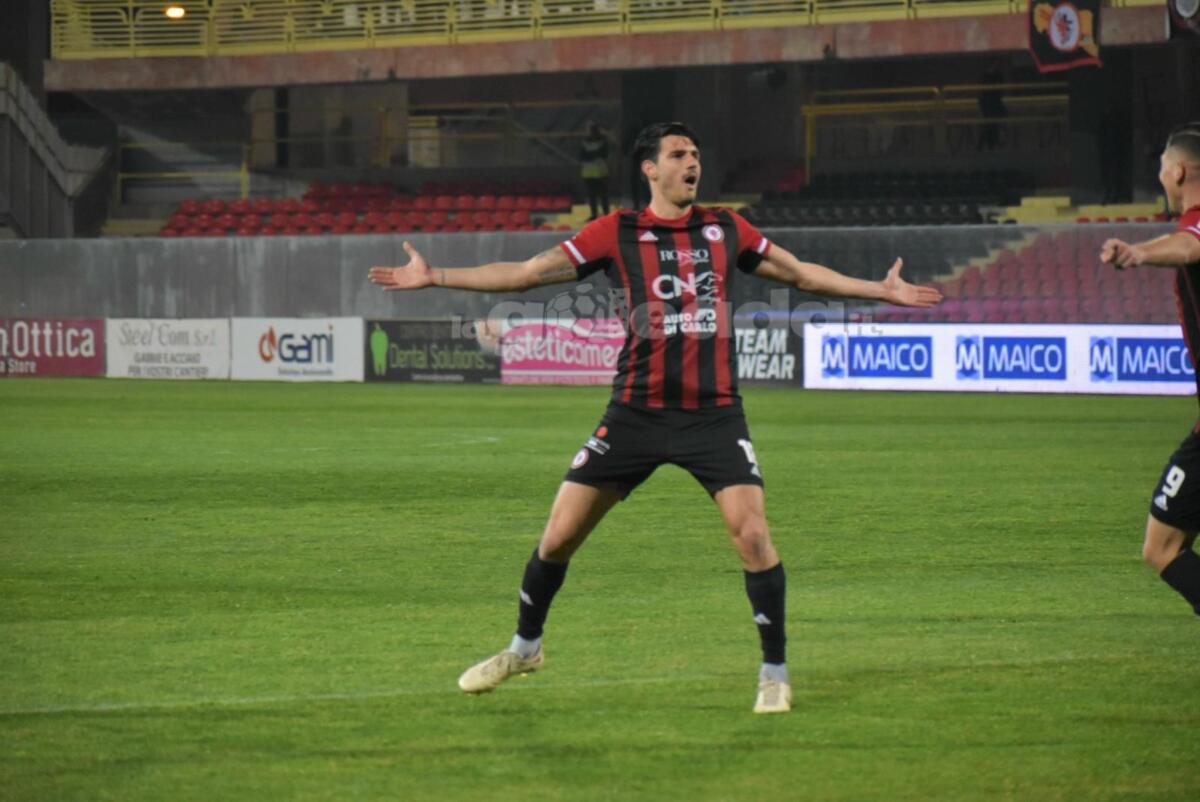 Foggia, la rinascita di Riccardi: decisivo con la Juve Stabia - Immagine in evidenza: uno scatto di Foggia-Juve Stabia (Serie C - girone C 2023/24) - crediti: foto di Luigia Spinelli (RIPRODUZIONE VIETATA)