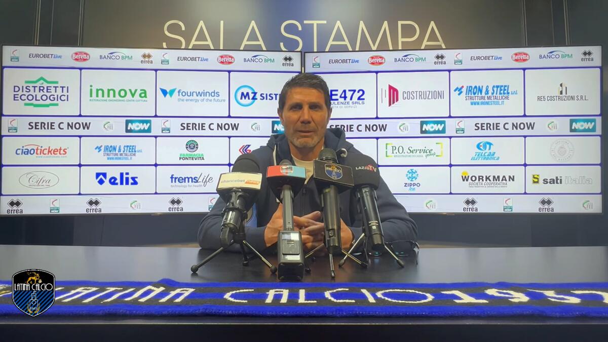 Latina, i convocati da mister Fontana per il Foggia - Immagine in evidenza: mister Gaetano Fontana - crediti foto: canale ufficiale YouTube Latina Calcio 1932 Tv (frame da video)