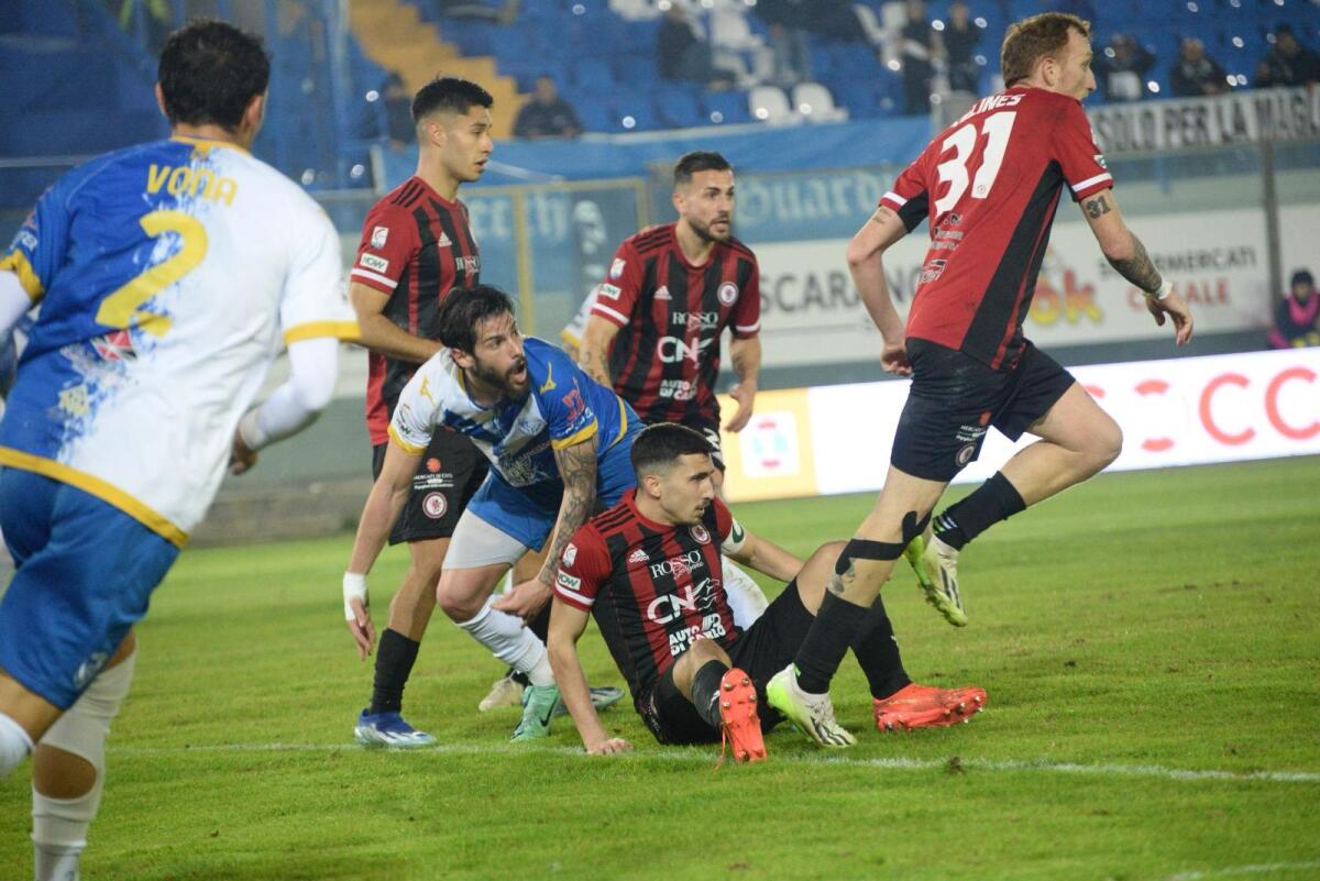 Girone C, UFFICIALE: penalizzazione per il Brindisi - Immagine in evidenza: uno scatto di Brindisi-Foggia (Serie C - girone C 2023/24) - crediti: foto di Federico Antonellis/Calcio Foggia 1920