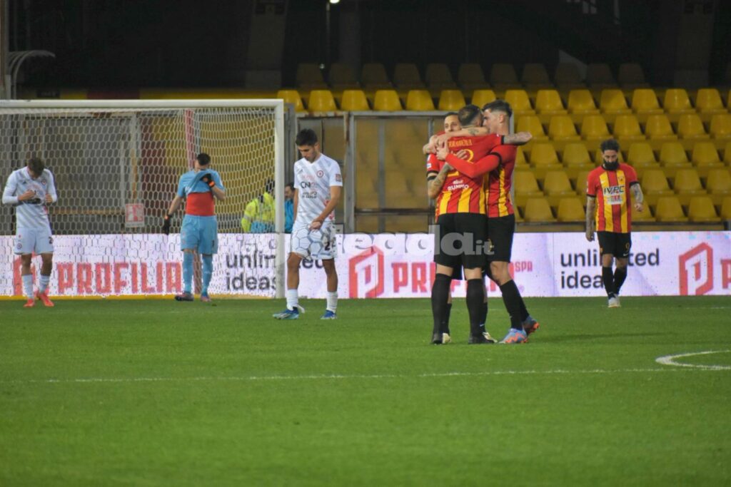 Immagine in evidenza: uno scatto di Benevento-Foggia (Serie C - girone C 2023/24) - crediti: foto di Luigia Spinelli (RIPRODUZIONE VIETATA)