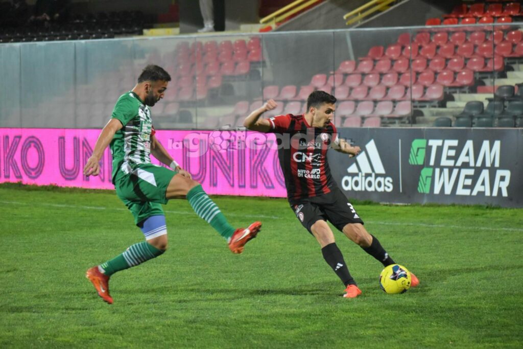 Rizzo durante Foggia-Monopoli, foto di Luigia Spinelli per lagoleada.it - RIPRODUZIONE VIETATA